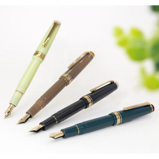 Sailor SHIKIORI fountain pen collection featuring four bird-inspired designs with 14k gold nibs and Japanese seasonal calendar motifs