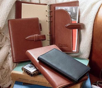 Da Vinci Grande Oil Leather planner in dark brown showing premium Italian vegetable tanned leather with thick stitching detail