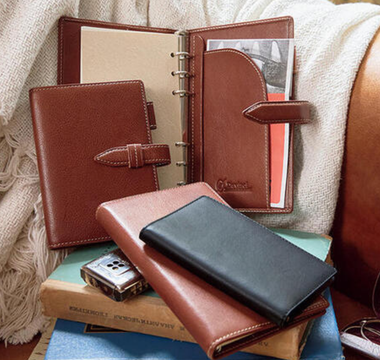 Da Vinci Grande Oil Leather planner in dark brown showing premium Italian vegetable tanned leather with thick stitching detail