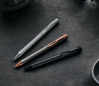 SAKURA craft_lab 010 ballpoint pen with hammer tone textured finish in charcoal, grey, and silver, featuring a hand-carved cherry blossom crown detail by Sakura Crepas Japan 2025.