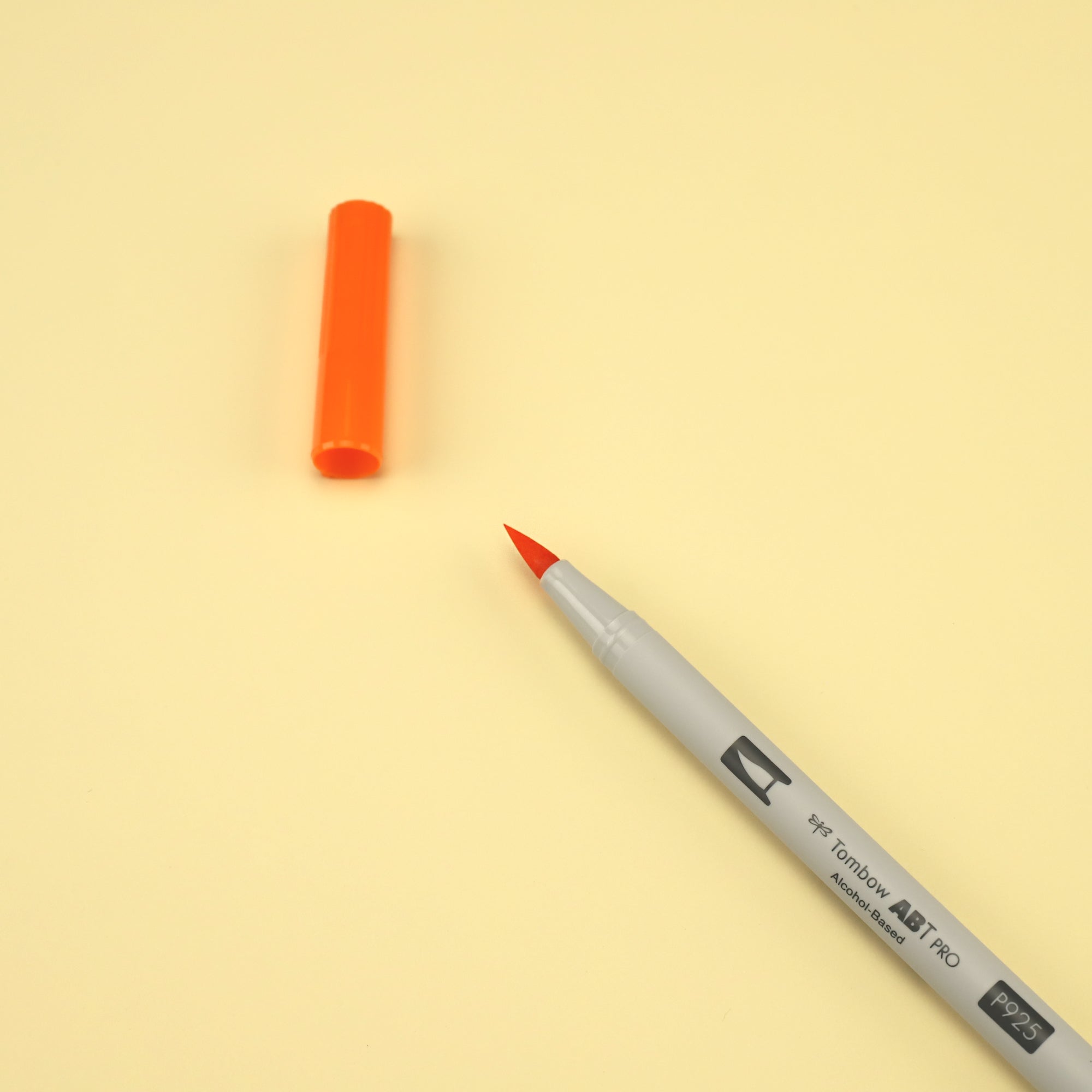Tombow Dual Brush-Pen 925 Scarlet - MICA Store